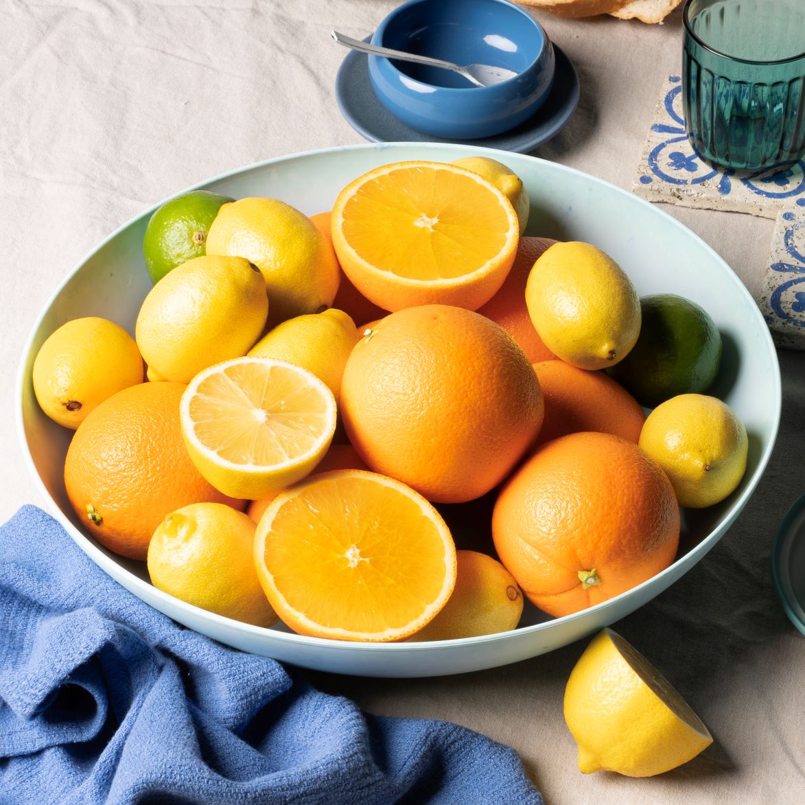 Serving-bowl-with-a-lid-Put-a-lid-on-it