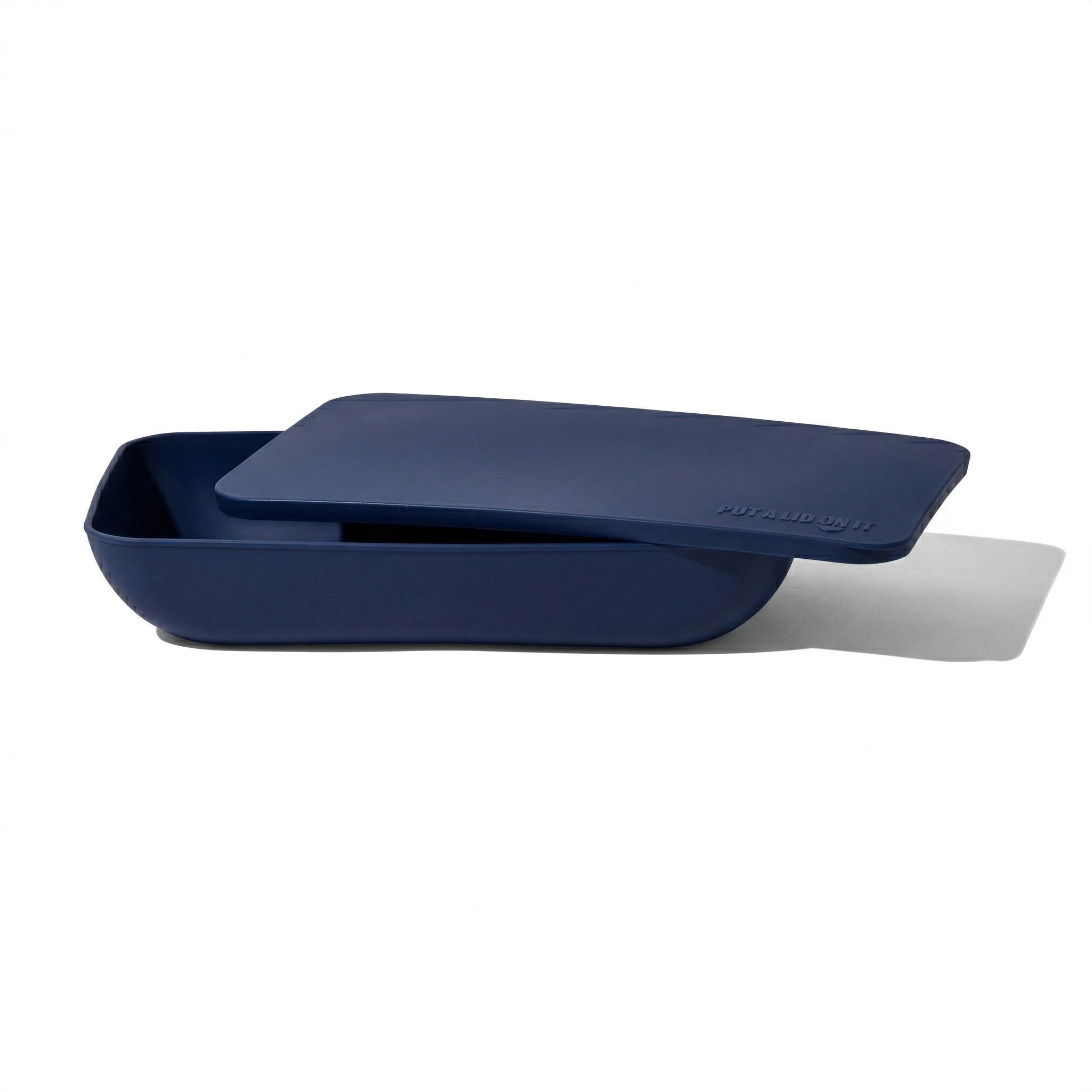 Serving platter with a lid